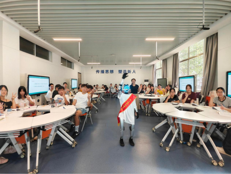 引入机器人助教,欧洲五大联赛官网用AI技术激活课堂教学新生态