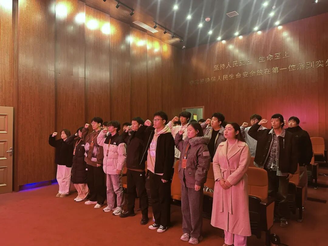 学习抗洪精神,凝聚青春力量——我校青马班成员赴簰洲湾抗洪精神纪念馆开展主题研学活动