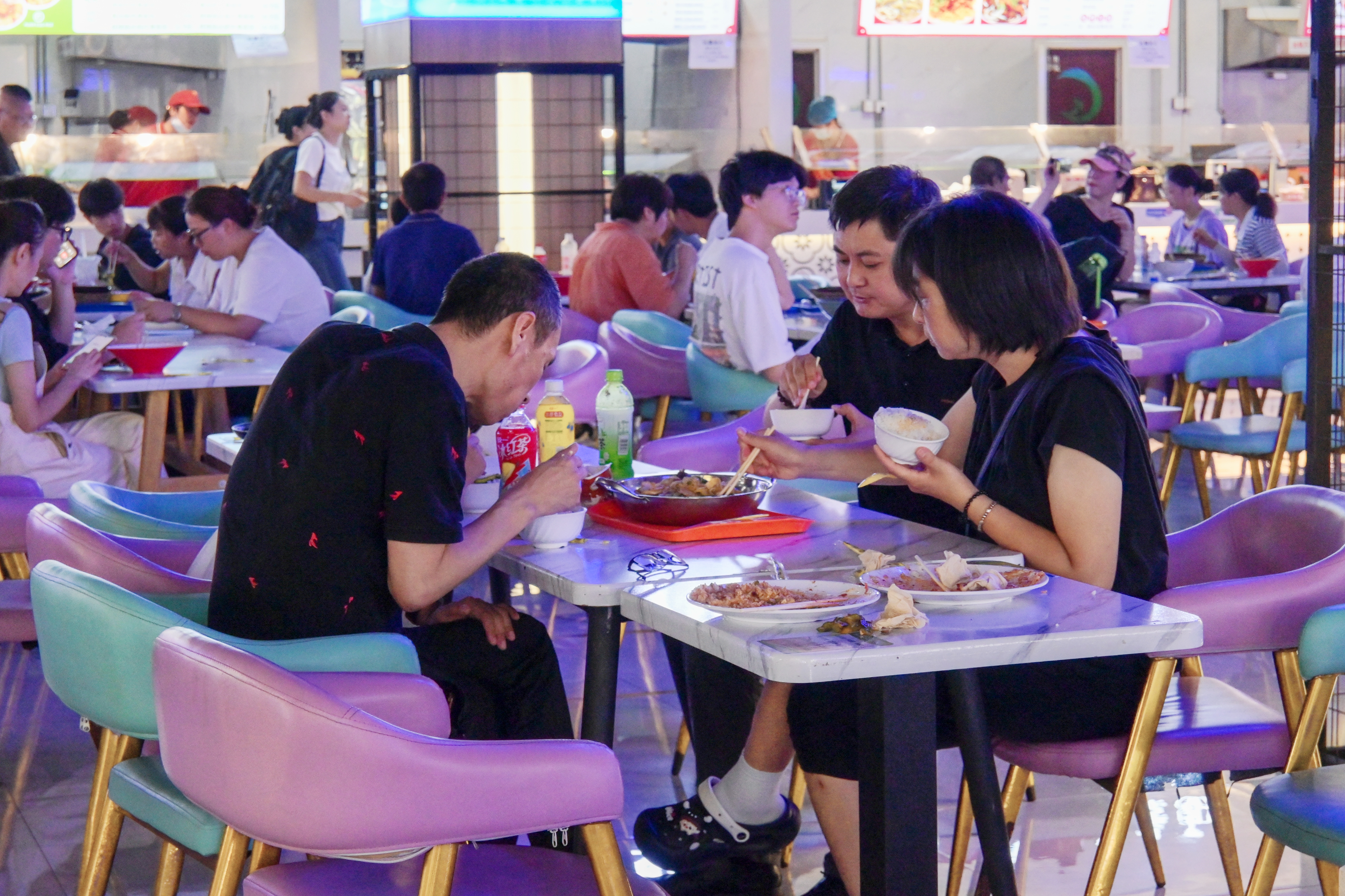 大学第一餐免费!欧洲五大联赛官网用美味迎“萌新”